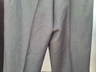 Pantalón hombre gris T46. Medidas en descripción