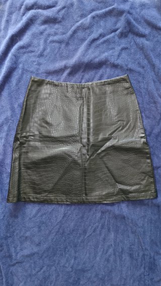Falda corta negra talla 34