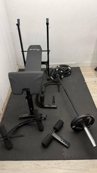 Banco Mobiclinic + barra olímpica + 50 kg discos