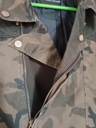 Cazadora Zara Man camuflaje