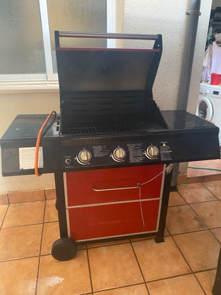Barbacoa de Gas con Tres Quemadores y plancha