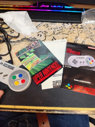 Mando Super Nintendo (SNES) en caja
