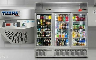vetrina refrigerata 3 ante a battenti marca Tekna