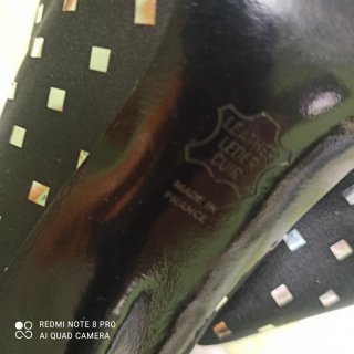 Zapatos de fiesta negros con detalles plata