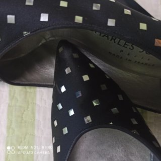 Zapatos de fiesta negros con detalles plata