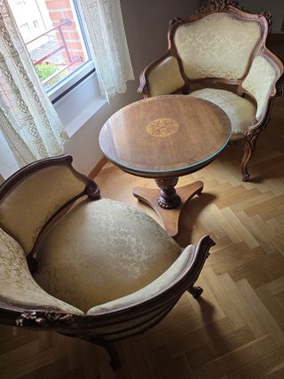 Conjunto Mesa Marquetería y 2 Sillones Luis XV