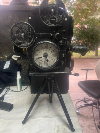 Proyector de Cine Antiguo con Reloj