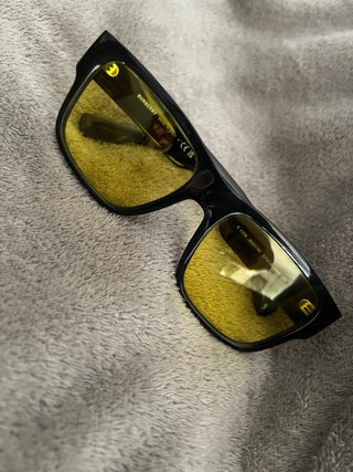 Gafas de sol Burberry negras y amarillas
