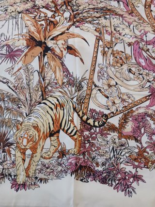 Pañuelo Foulard Estampado Selva tacto seda nuevo