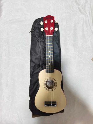 Ukelele soprano rojo y madera