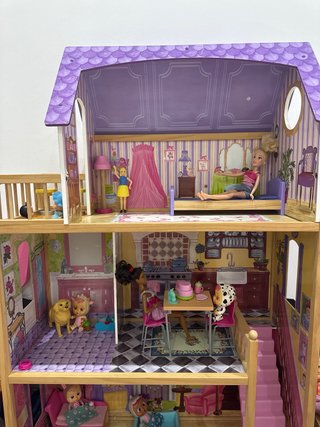 Casita de Muñecas de Madera