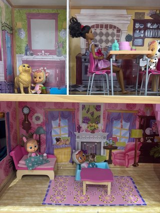 Casita de Muñecas de Madera