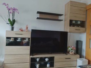 Mueble de comedor madera y cristal