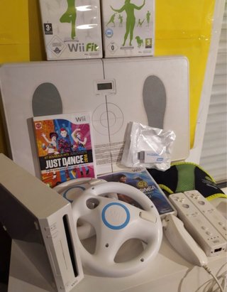 Consola Wii + Wii Fit y juegos