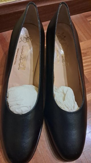Zapatos de piel Uterzi tacón clásico negros