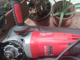 Lijadora Pulidora Milwaukee AGV 22-230 E