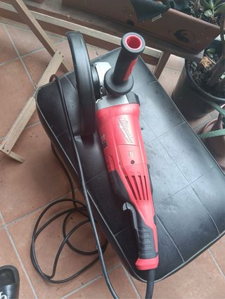 Lijadora Pulidora Milwaukee AGV 22-230 E
