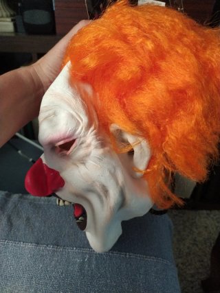 Careta Halloween Payaso Naranja y Blanco