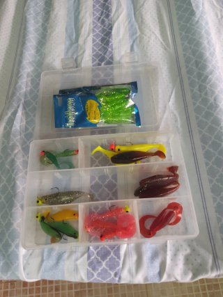 Set de señuelos de pesca con caja