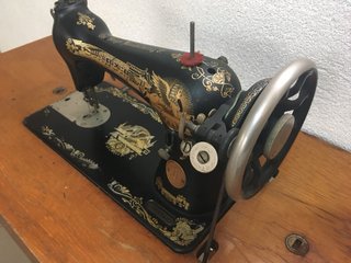 Máquina de coser Singer antigua