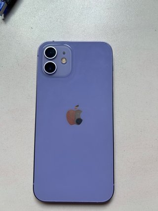 iPhone 12 morado