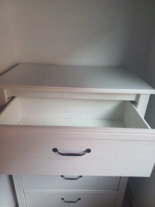 Comoda, mesitas de noche y lamparas