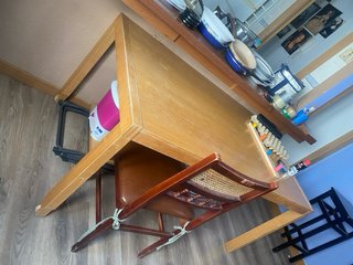 Mesa de comedor de madera