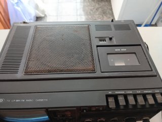 Televisor vintage antiguo con radio – Retro