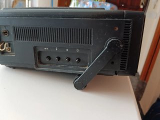 Televisor vintage antiguo con radio – Retro