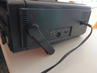 Televisor vintage antiguo con radio – Retro