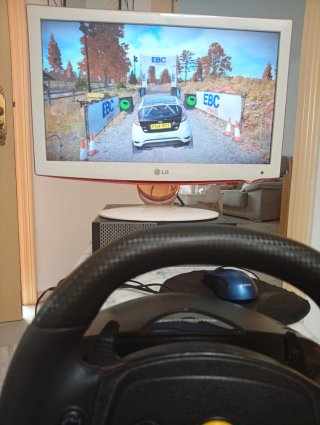Set Gaming: PC, Volante, Monitor y Mandos