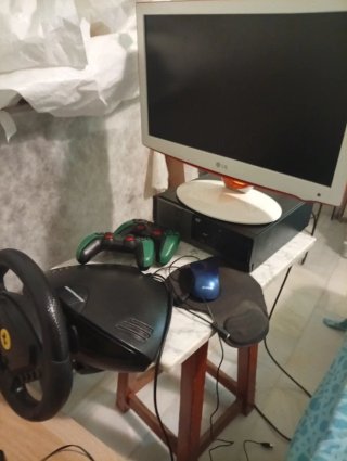 Set Gaming: PC, Volante, Monitor y Mandos