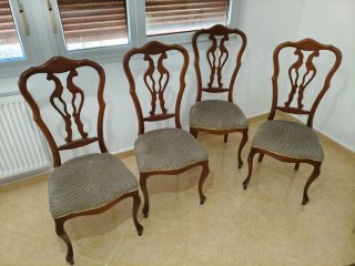 Mesa Extensible de Madera y 4 Sillas