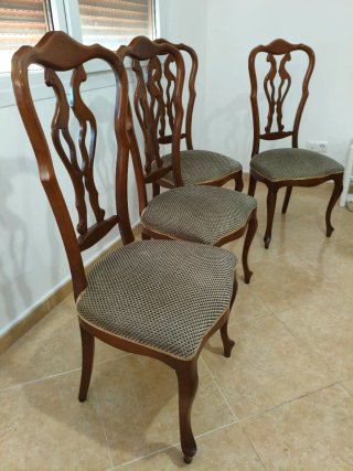 Mesa Extensible de Madera y 4 Sillas