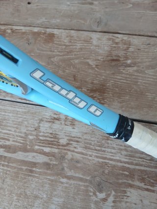 Raqueta de Tenis Dunlop Sport Lady G Con su funda.