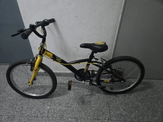 Bicicleta infantil BTWIN negra y amarilla