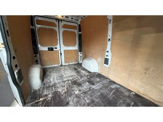 Peugeot Boxer Furgon BlueHDi 140 S&S Pack 335 L2H2 103 kW (140 CV)