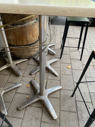 Tavoli alti in metallo e legno