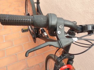 Bicicleta Montaña 45 FS Negra y Roja