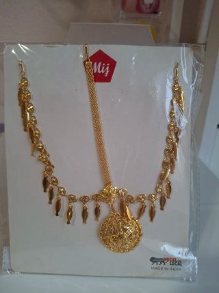 Tiara Dorada con colgantes