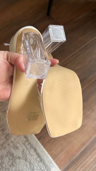 Sandalias blancas tacón con perlas T. 37 nuevas