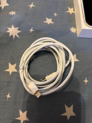 iPhone 11 Blanco Caja y Cable