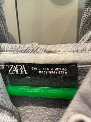 Sudadera con capucha gris