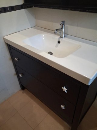 Mueble de baño y lavabo casi nuevo