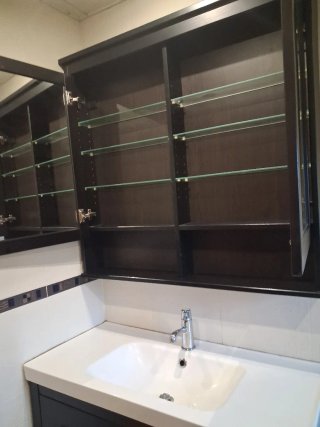Mueble de baño y lavabo casi nuevo