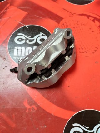 Pinza de freno delantera Brembo para KTM Duke 690 62513115000