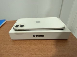 iPhone 11 Blanco/Plateado