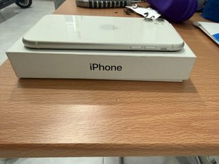 iPhone 11 Blanco/Plateado