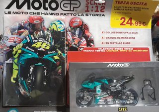 MotoGP Scala 1:12 Valentino Rossi Yamaha