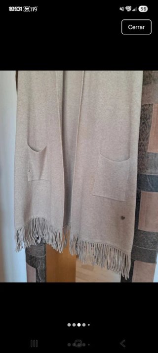 Chaleco largo beige con bolsillos